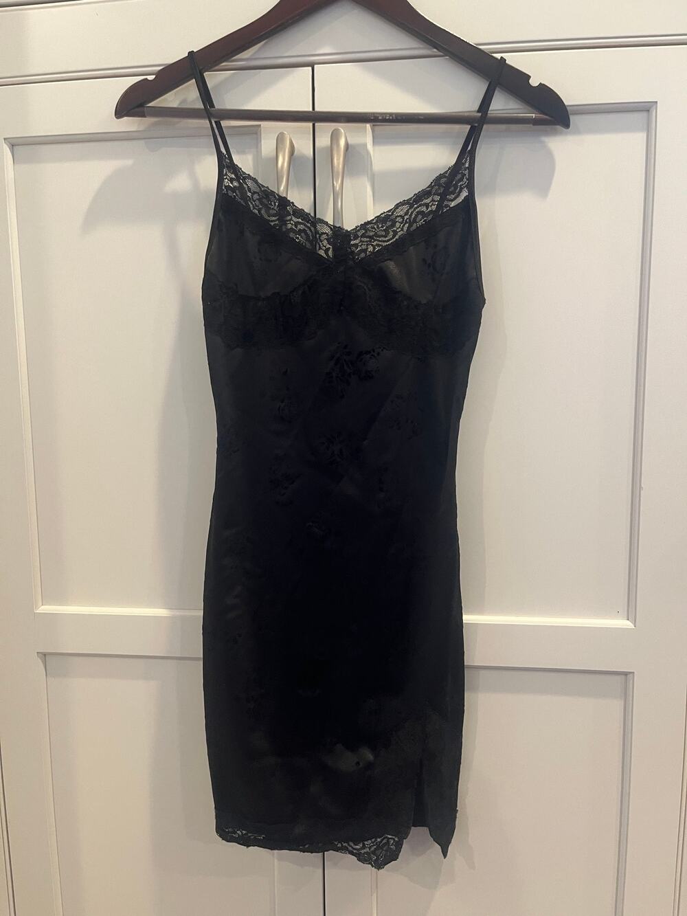 Motel Y2K whimsygoth black Rose Flock Lace Bodycon Mini Slip Dress Sz. XS